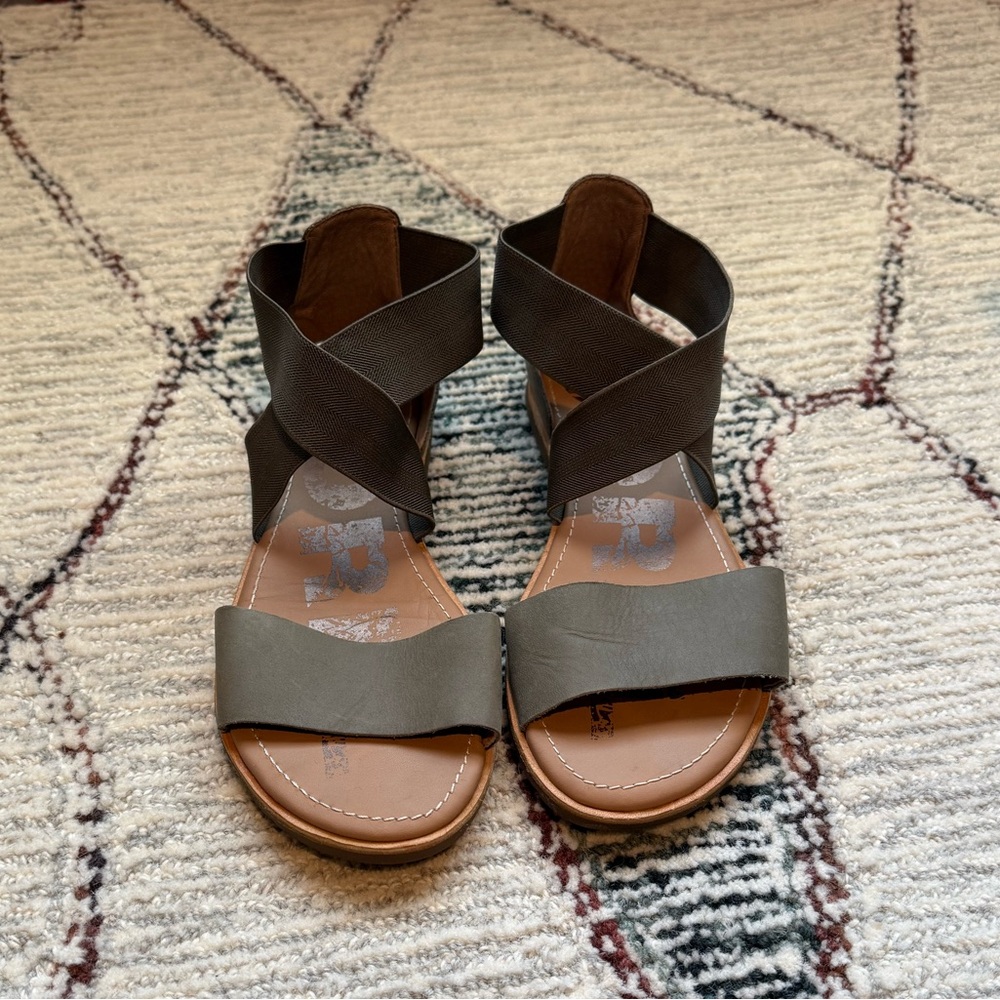 Sorel Ella III Sandal - Olive Green - size 9.5